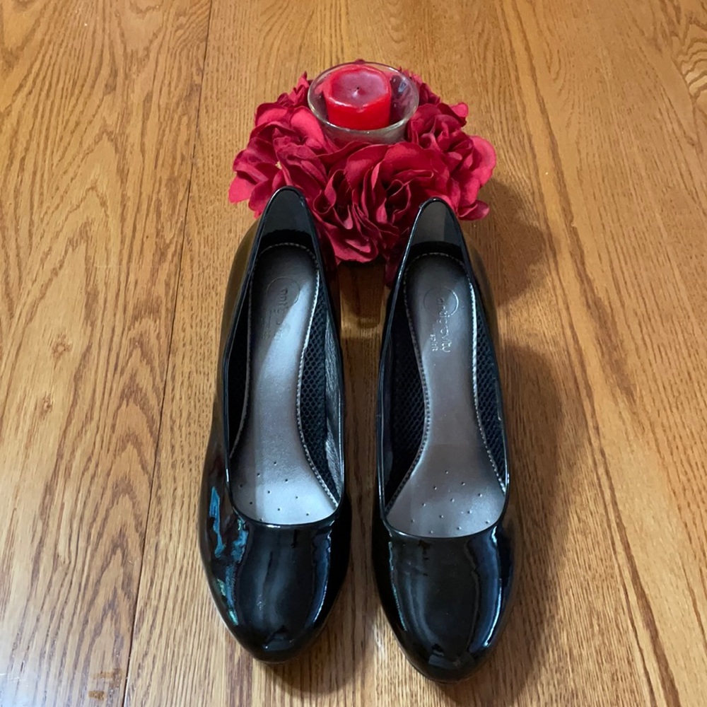 Beautiful black patent leather pumps